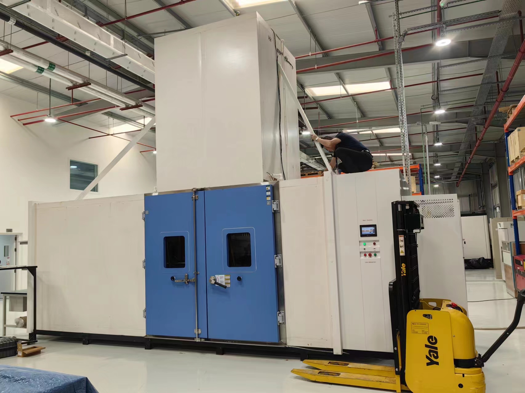 MIL-STD-810 Rain Test Chamber MIL-STD-810 Rain Test Chamber. 2